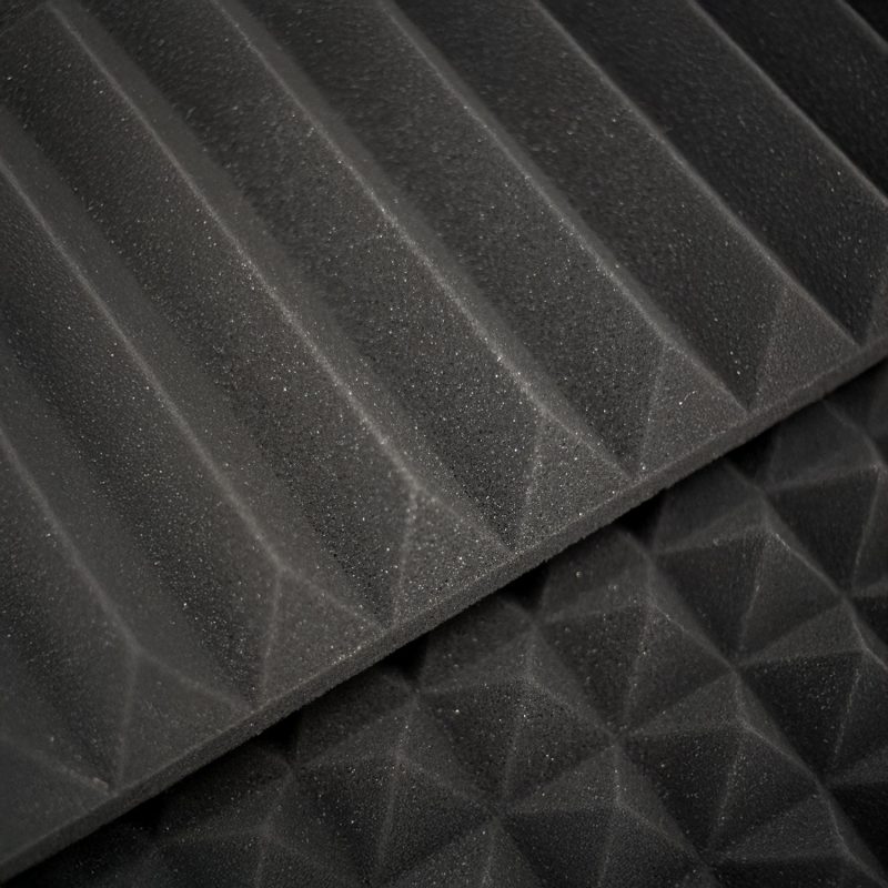 A detail of the fan-like profile and the play of light