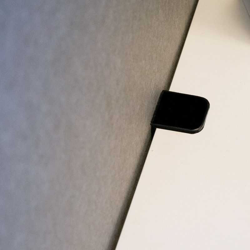A detail of the Pro.Felt felt and the desktop fixing