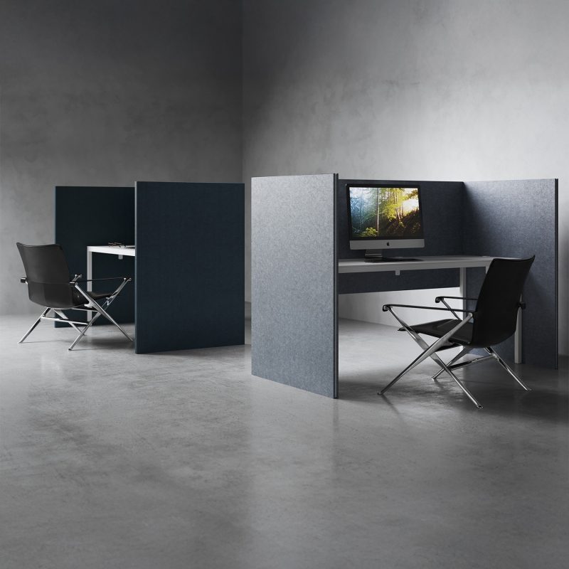 DS.2 with tall sides at a workstation in an open space