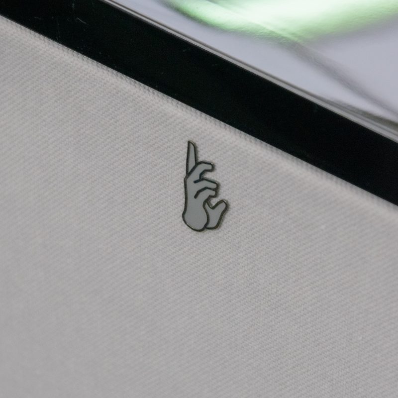 The Respiro fabric and the polished lid - a detail of the Premium version
